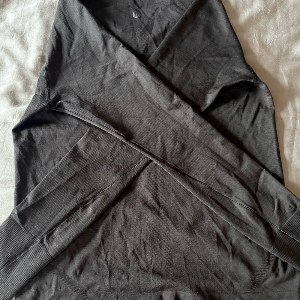 Lululemon Swiftly Tech Long-Sleeve Shirt 2.0
Waist Length